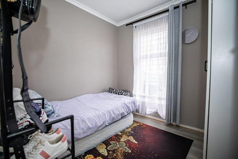 2 Bedroom Property for Sale in Oakglen Western Cape